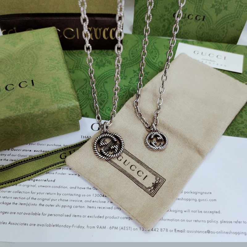 G*u*i necklaces